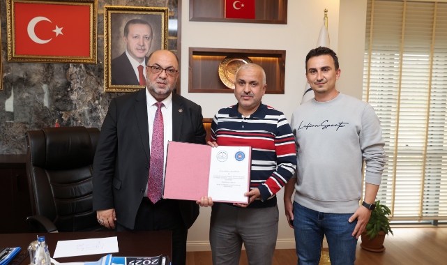 Başkan Akpınar, “Park ve Bahçelerimizin Banklarını Meslek Liselerimiz Üretmeye Devam Edecek”