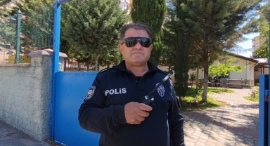 Emekliliğini Telsizle Duyurdu