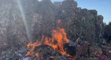 Kahramanmaraş'ta Kağıt Fabrikasında Yangın
