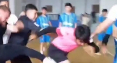 Liseler Arası Futsal Turnuvasında Hakem ve Öğretmen Arasında Kavga Çıktı