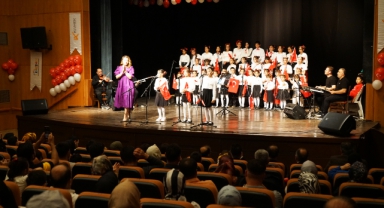 Minik Yüreklerden Dev Performans