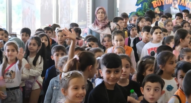 Onikişubat Belediyesi’nden Kırsaldaki 1500 Öğrenciye Sinema Hediyesi