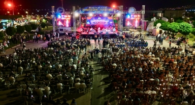 Onikişubat Gençlik Festivali’nde Yücel Arzen ve Genç Yeteneklerden Unutulmaz Performans