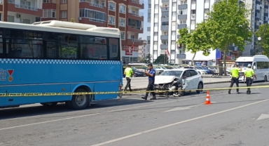 Otomobil Halk Otobüsüne Çarptı: 9 Yaralı