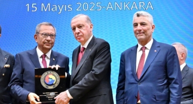 TOBB’dan KMTSO Meclis Başkanı Öksüz’e Hizmet Şeref Belgesi
