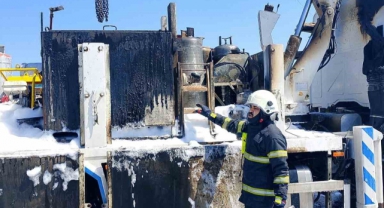 Tüplerin de Bulunduğu Kamyon Kasasında Yangın