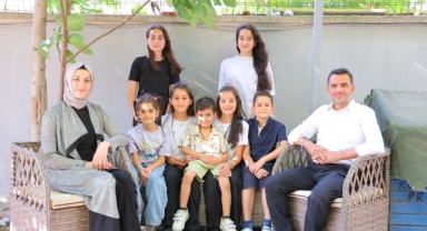 7 Çocuklu Öğretmen Çift Tebessüm Ettirdi