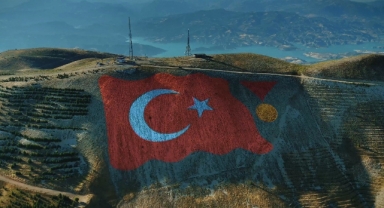 Ahır Dağı Zirvesine 38 Bin Metrekarelik Türk Bayrağı