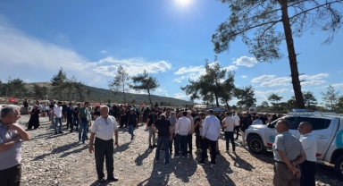 Anne ve Çocuklarına Gözyaşlarıyla Veda