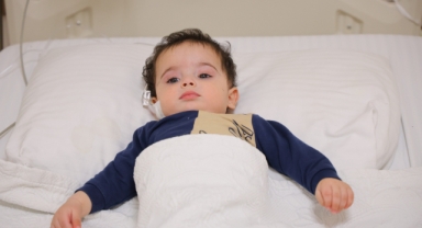 Boğazına Havuç Kaçan Bebek, 10 Dakikalık Kalp Masajıyla Hayata Döndü