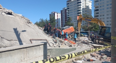 Çöken Binadan İş Makinesi Operatörünün Cansız Bedeni Çıkarıldı