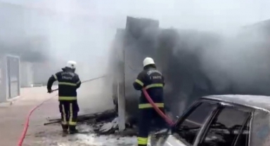 Galatasaray Konteyner Kent'te Yangın: 5 Konteyner İle 1 Araç Yandı