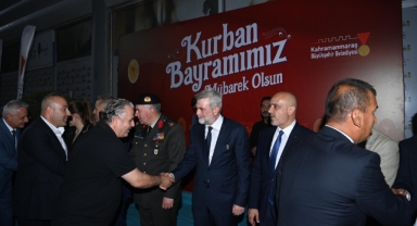 Geleneksel Bayramlaşma Töreninde Şehir Protokolü ve Vatandaşlar Bir Araya Geldi