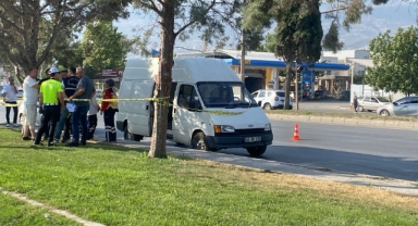 Park Halindeki Minibüste Ceset Bulundu