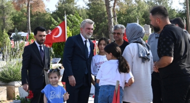 Şehitler Kabri Başında Dualarla Anıldı