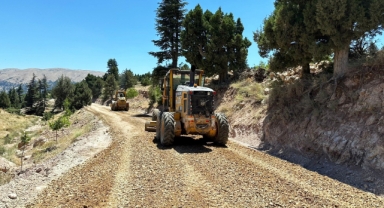 Büyükşehir’den Çağlayancerit Boylu’da Yol Çalışması