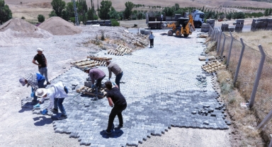 Büyükşehir’den Elbistan Yapılı ve Keçemağara’da Çevre Düzeni ve Yol Çalışması