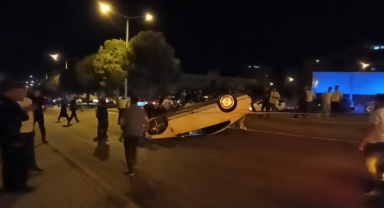 Kahramanmaraş'ta Hafif Ticari Araçla Çarpışan Otomobil Takla Attı: 1 Ağır Yaralı