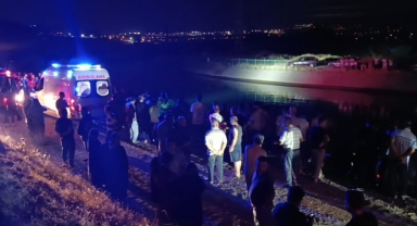 Otomobil Sulama Kanalına Düştü: Baba ve Oğlu Hayatını Kaybetti