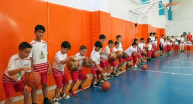 Potada Gelecek Yetişiyor; 400 Genç Basketbolun Temellerini Atıyor