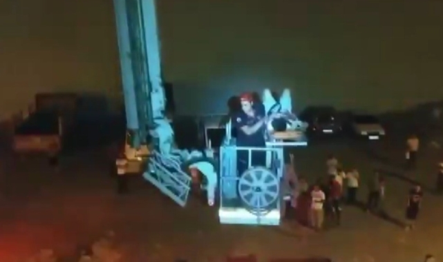 Balkondan Düşen Çocuk İş Yeri Çatısında Mahsur Kaldı