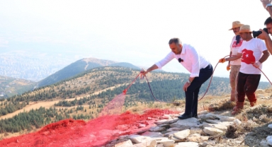 Başkan Toptaş, Dünyanın En Büyük Bayrağını Şehit Aileleri ve Gazilerle Tamamladı