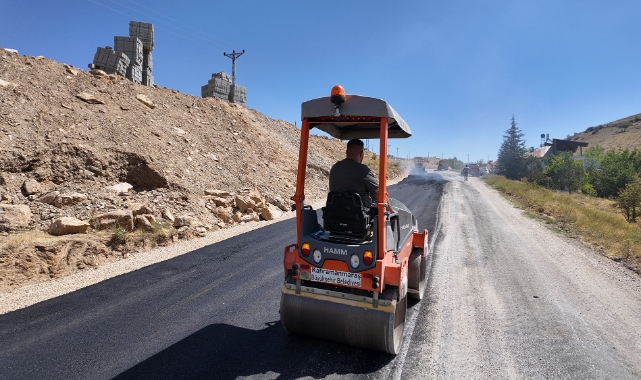 Büyükşehir, Afşin Kırsalında Ulaşım Ağını Güçlendirmeye Devam Ediyor