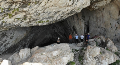Engizek Yaylası'ndaki Mağara Turizme Kazandırılmayı Bekliyor
