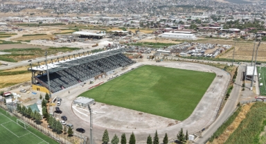 Kahramanmaraş'ta 4 Bin Kişilik Futbol Sahası Hızla Yapılıyor