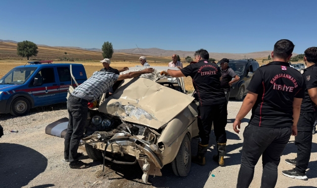 Kamyonet İle Otomobil Çarpıştı: 2 Yaralı
