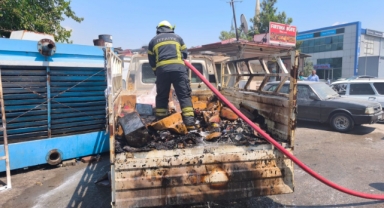 Kamyonetin Kasasında Çıkan Yangın Söndürüldü