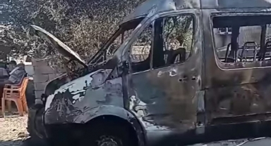 Park Halindeki Midibüs Yandı