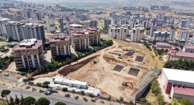 Şehrin Yeni Gençlik ve Spor Merkezinde İlk Kazma Vuruldu