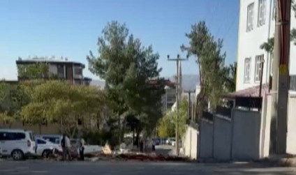 Şiddetli Rüzgar Okulun Çatısını Uçurdu