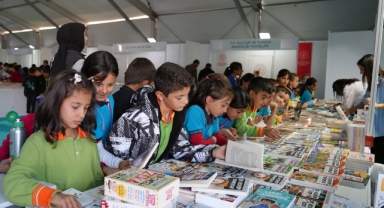 10. Uluslararası Kitap Fuarı, İlk Gününde 20 Bin Ziyaretçiyi Ağırladı