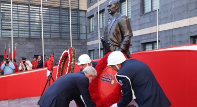 Cumhuriyet Bayramı Kutlamaları, Atatürk Anıtı’na Çelenk Sunumu ile Başladı