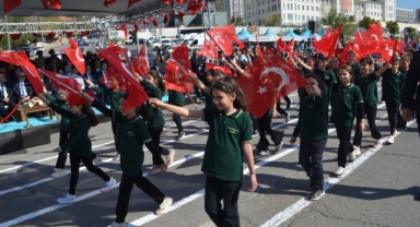 Kahramanmaraş’ta Cumhuriyet Bayramı’nın 102. Yıl Dönümü Kutlandı