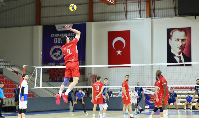 Onikişubat Belediyespor Voleybol Takımı Evinde Galibiyetle Başladı