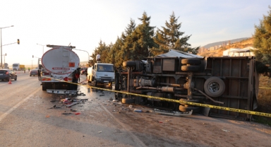 Yakıt Tankerine Çarpan Kamyonetin Sürücüsü Hayatını Kaybetti