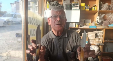 75 Yaşındaki Usta, Baba Mesleğini Sürdürüyor, El İşçiliği Koç Boynuzu Bıçak Üretiyor