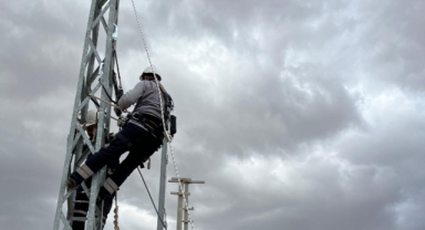 AKEDAŞ'tan Saha Çalışanlarına Yüksekte Güvende Çalışma Eğitimi