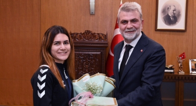 Başkan Görgel, Avrupa’ya Damga Vuran Büyükşehir’in Kadın Goalball Takımını Ağırladı