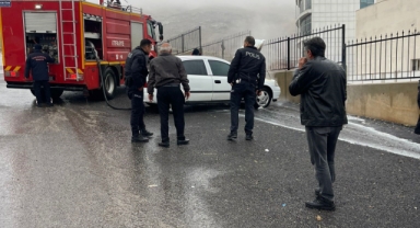Kahramanmaraş'ta Park Halindeki Otomobil Alev Aldı