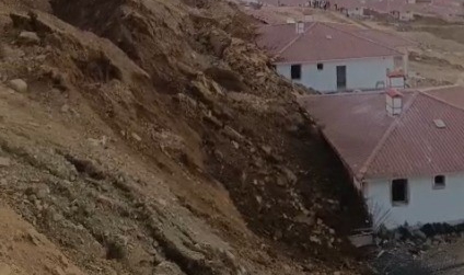 Kahramanmaraş'ta Toprak Kayması: Yapım Aşamasındaki 6 Ev Zarar Gördü