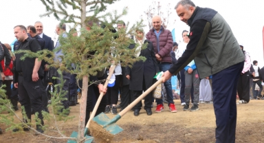 Onikişubat Belediyesi, Milli Ağaçlandırma Günü’nde Yangından Etkilenen Alanları Yeniden Yeşertti