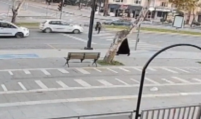 Yolun Karşısına Geçmeye Çalışan Yayaya Otomobil Çarptı