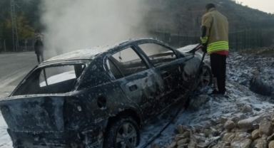 Alev Alev Yanan Otomobil Hurdaya Döndü