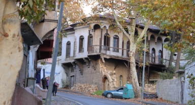 Asırlık Tarihi Evler Restorasyon Bekliyor