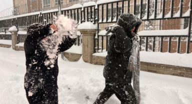 Kahramanmaraş Güne Karla Uyandı: En Çok Sevinen Çocuklar Oldu