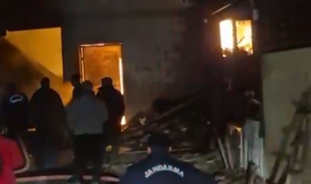 Kahramanmaraş'ta Ahır ve Garajda Çıkan Yangın Söndürüldü